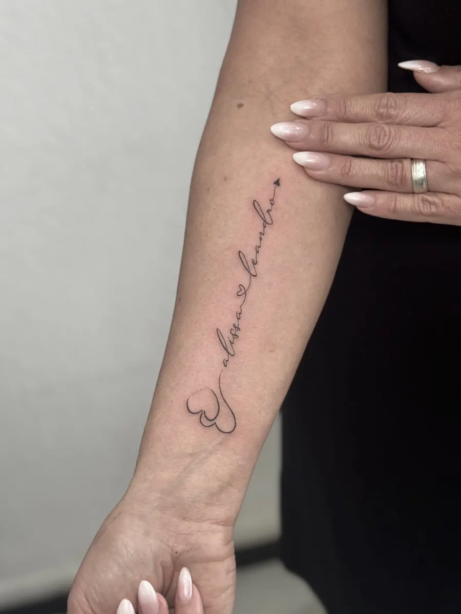 Feines Linien-Tattoo am Arm – Line Tattoo Heilbronn